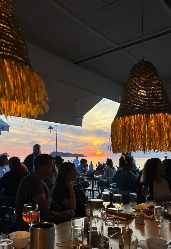 Plateia Cafe Bar Restaurant - 3