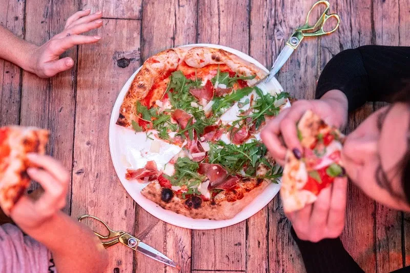 Oggi Pizzeria Napoletana - 2