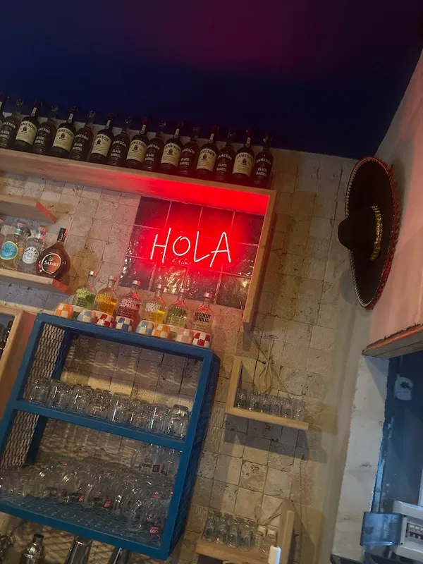 HOLA Tapas Bar - 4