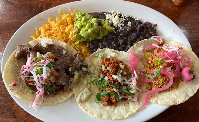 5 Rabanitos Restaurante & Taqueria - 3